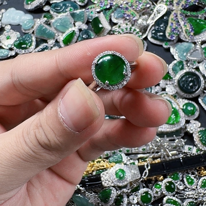 翡翠颈饰未镶嵌天然A货翡翠放漏