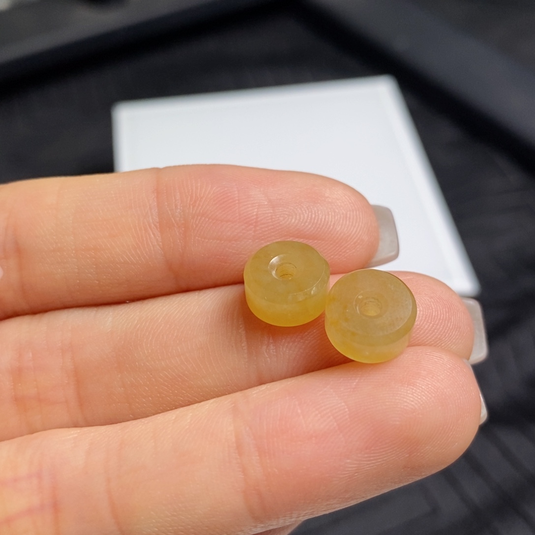 翡翠未镶嵌耳饰黄翡小路路通