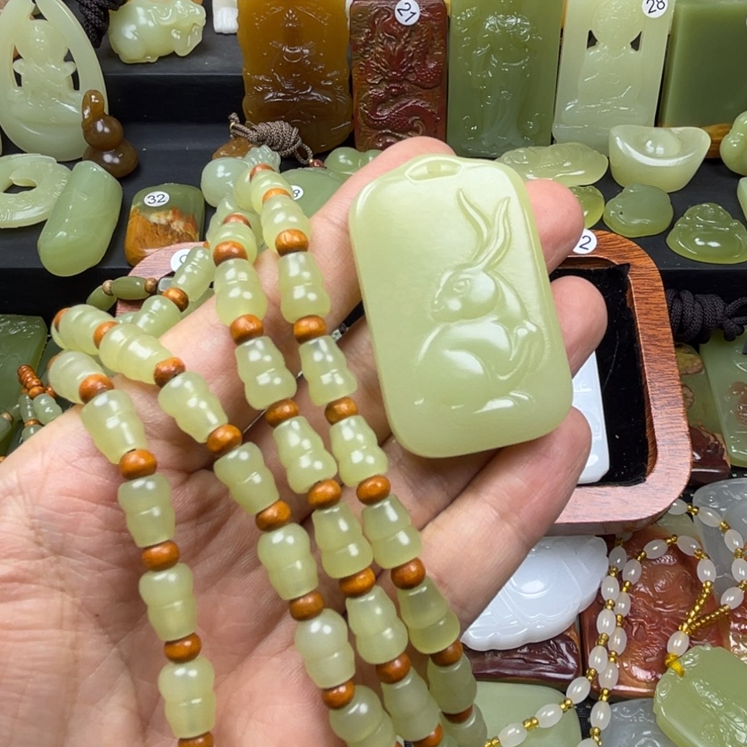 自***情天然玉石生肖兔子款