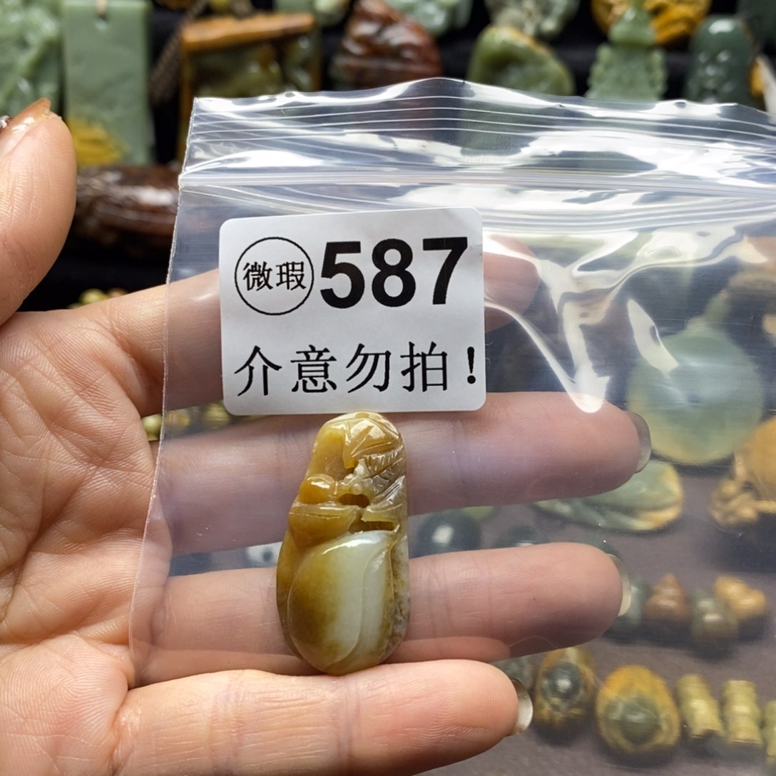 未镶嵌岫岩河磨玉（透闪石质玉）把件细*