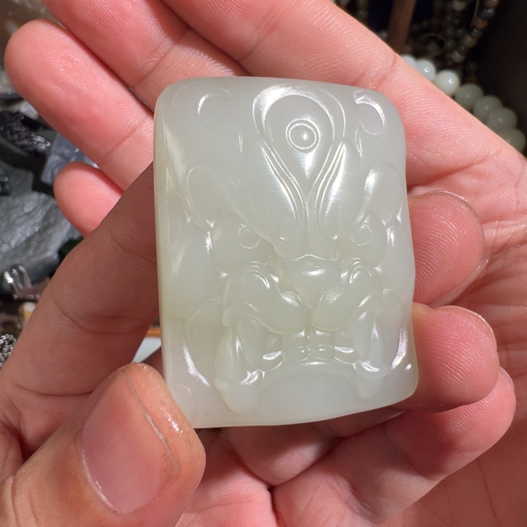 和田玉未镶嵌颈饰俄白老坑细料熟透了兽面背面俏色麻糖和翠青超值