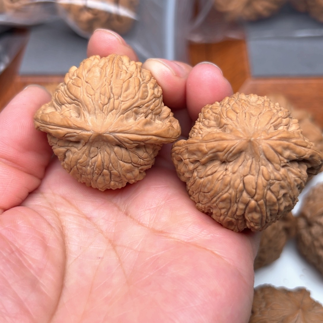 文玩核桃把件泥鳅背40红