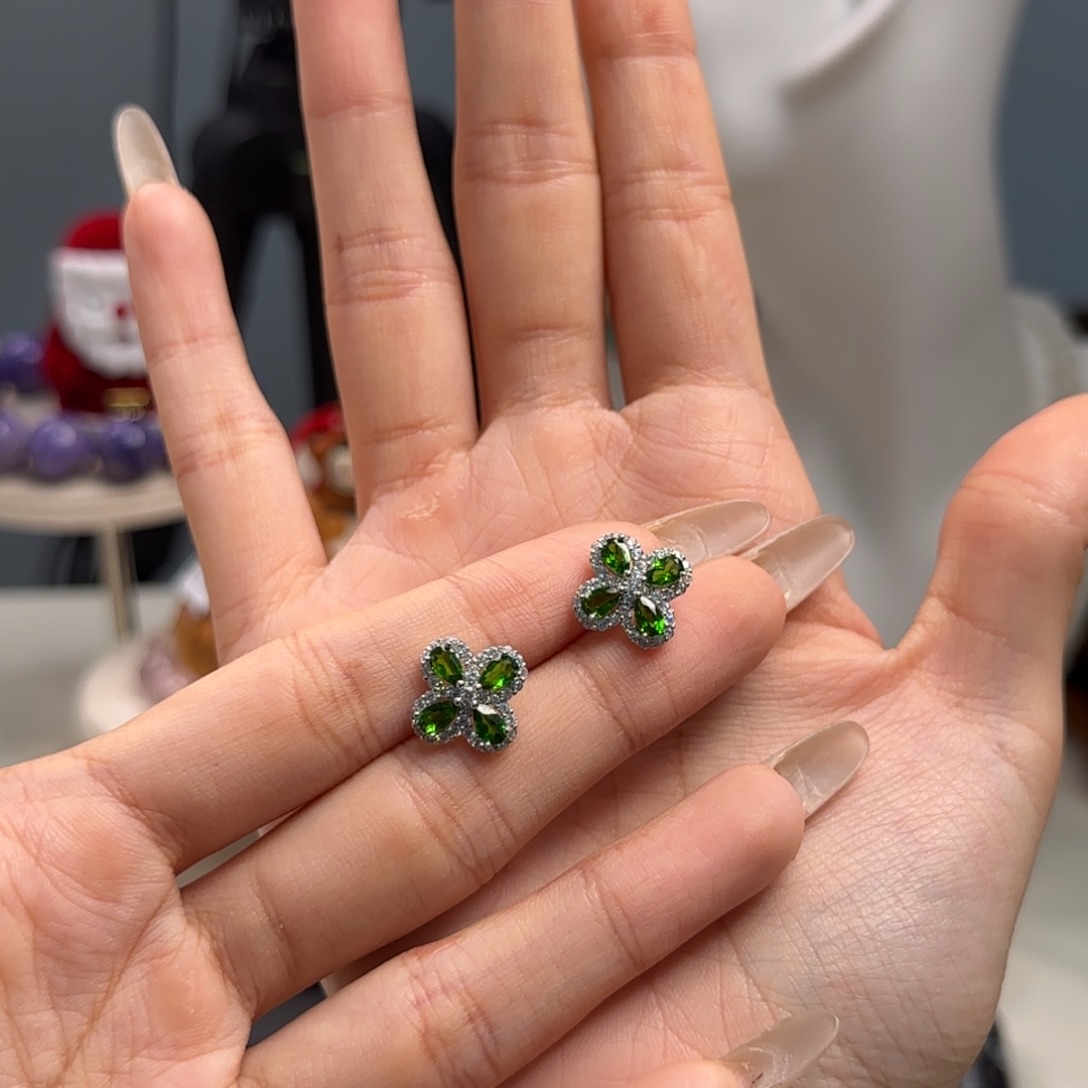 透辉石耳钉银S925镶嵌四花