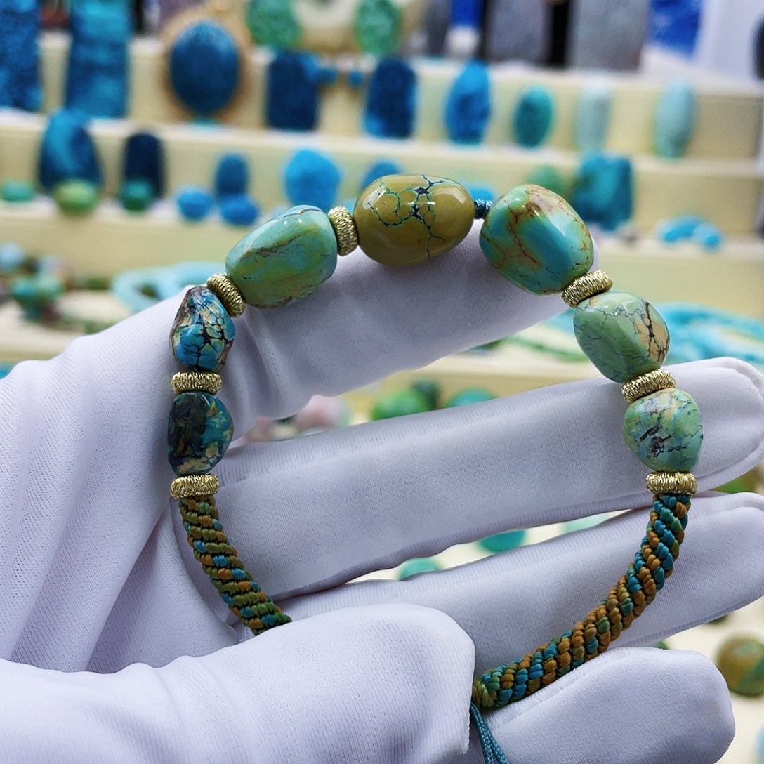 绿松石颈饰未镶嵌