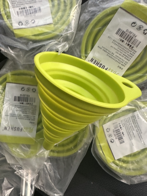 (拍一发二)食品硅胶可折叠漏斗颜色随机