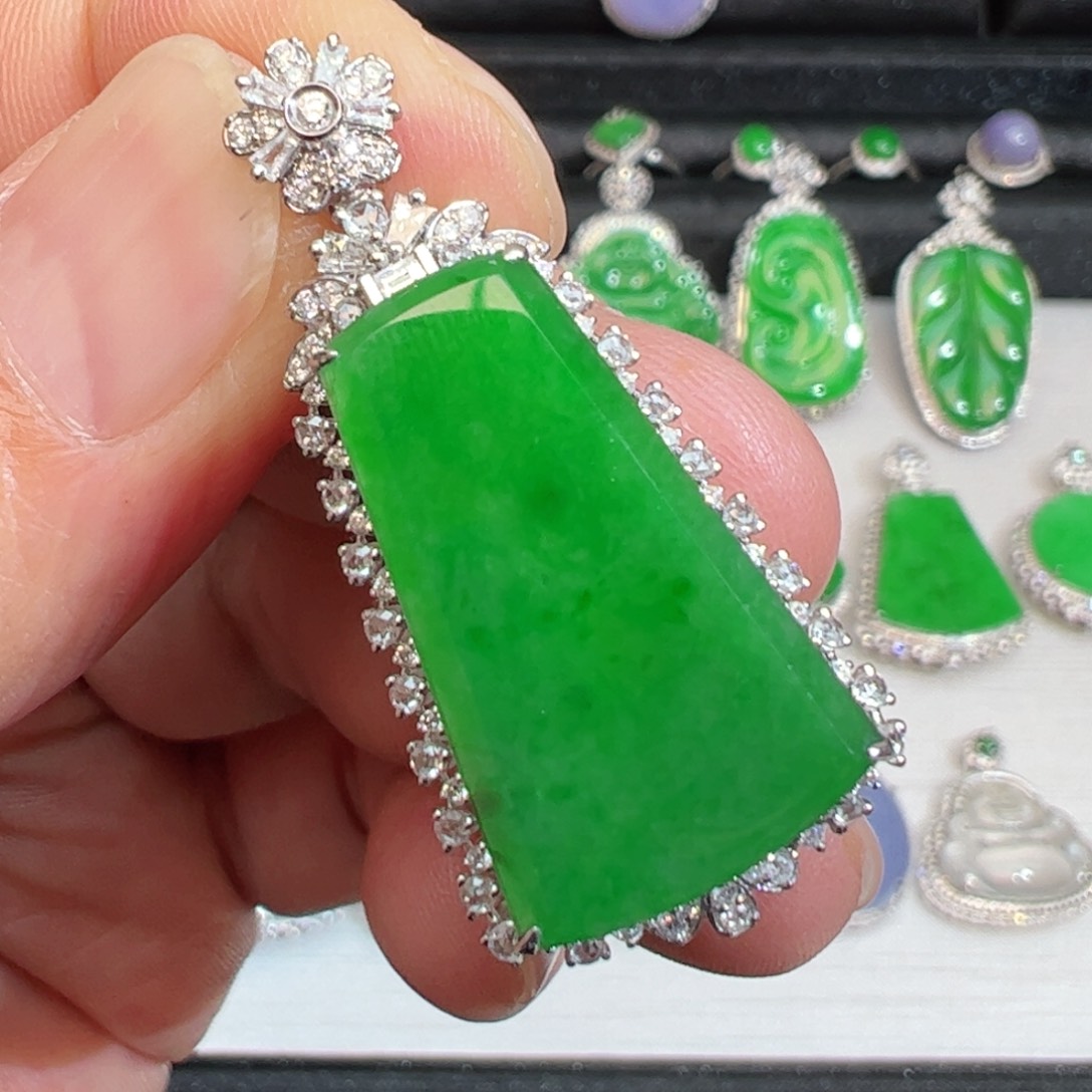 翡翠吊坠(不含链)18K金镶嵌