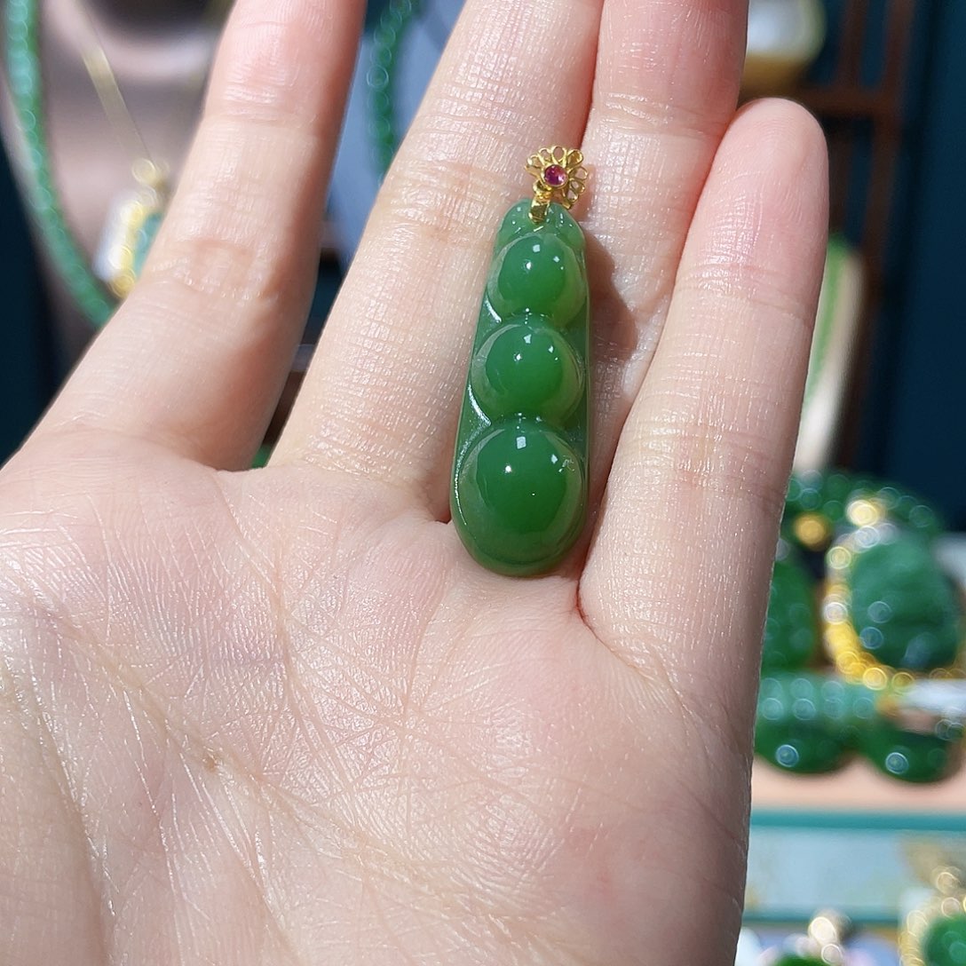 和田玉（碧玉）吊坠18K金镶嵌