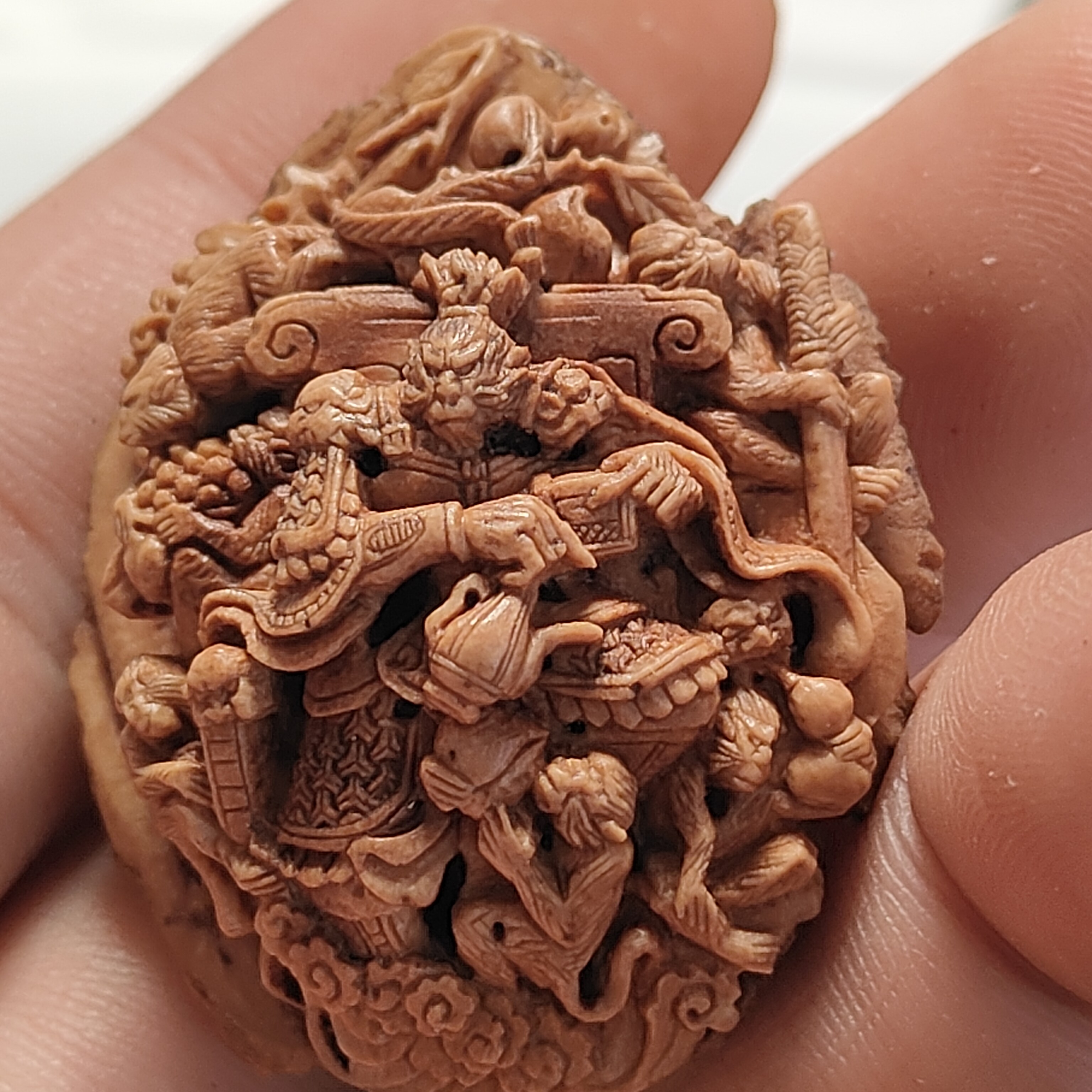 永莲蜜桃核雕刻花果山