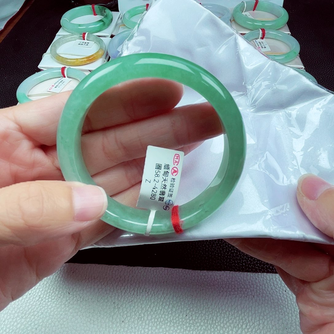 翡翠手镯未镶嵌玉*瑕天然缅甸翡翠