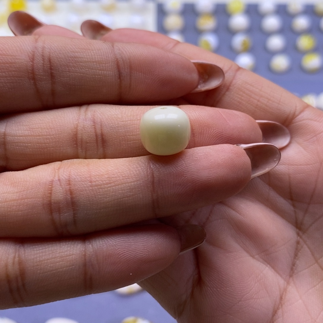琥珀珠宝奇石未镶嵌淡***风