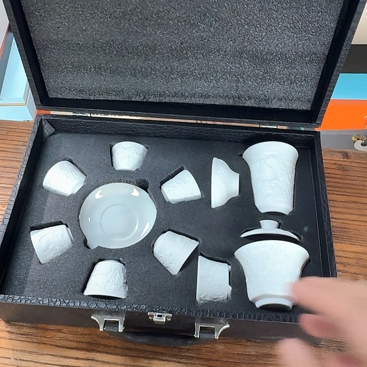 孤品茶具套装等。  