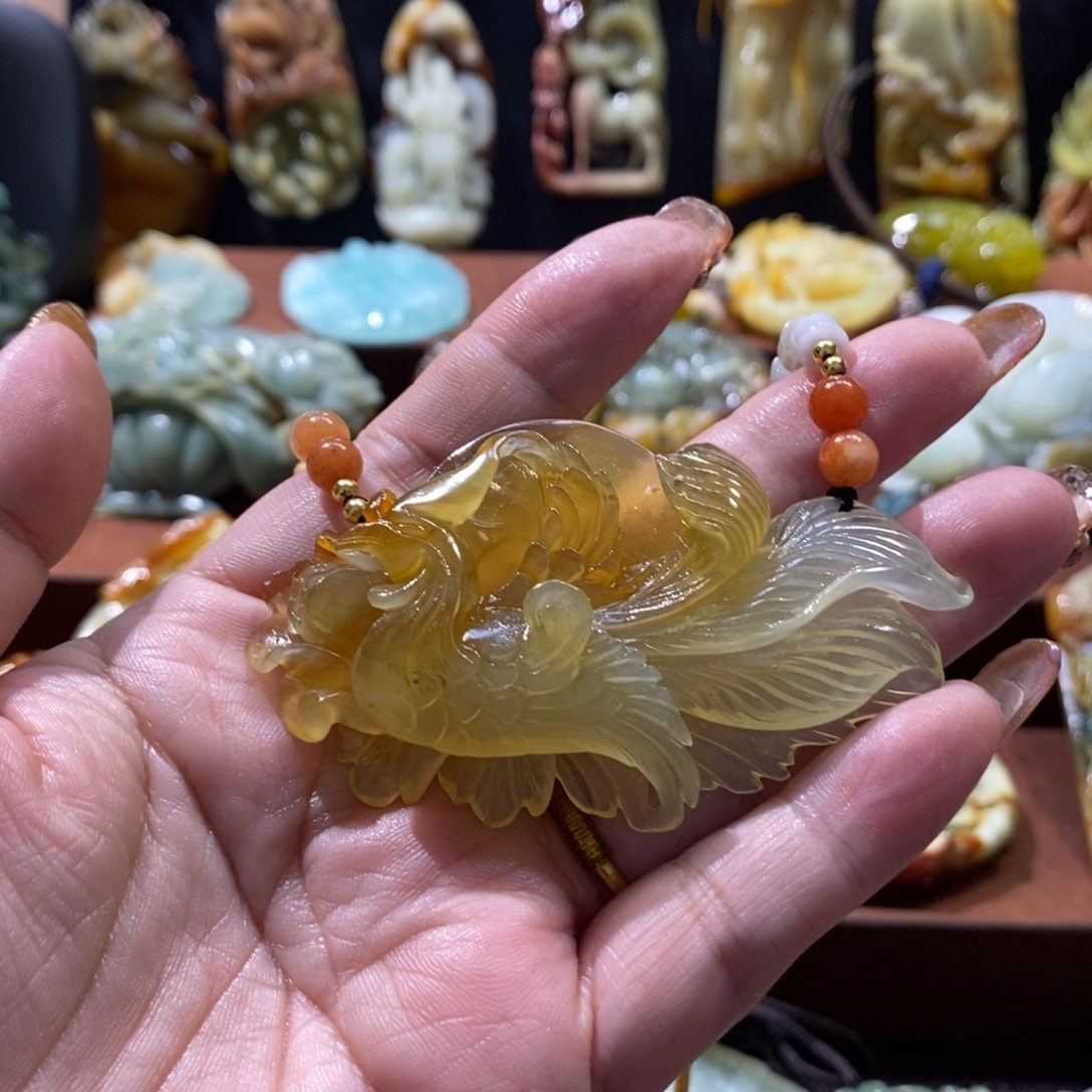 蛇纹石玉颈饰未镶嵌