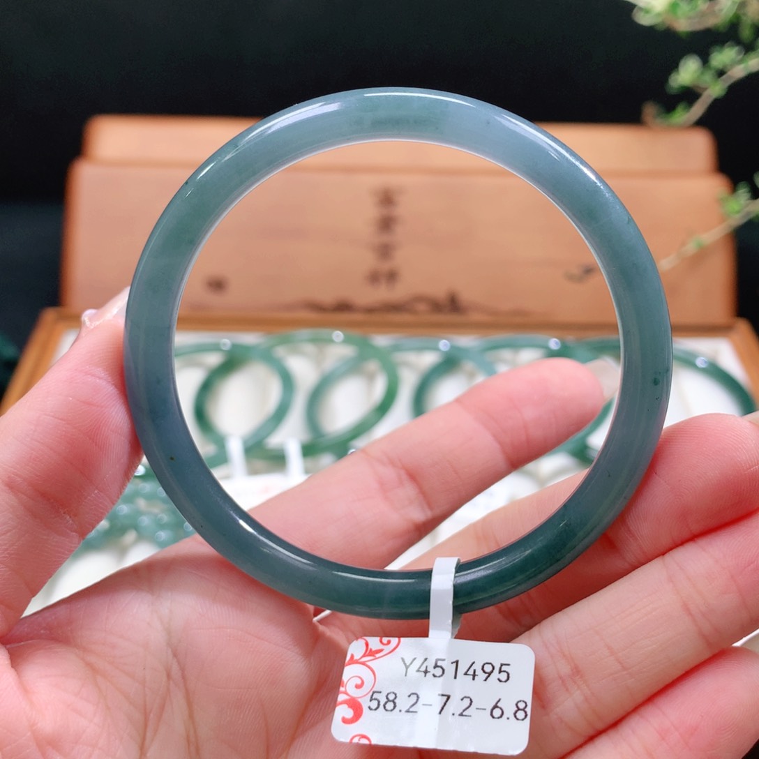 翡翠手镯未镶嵌天然