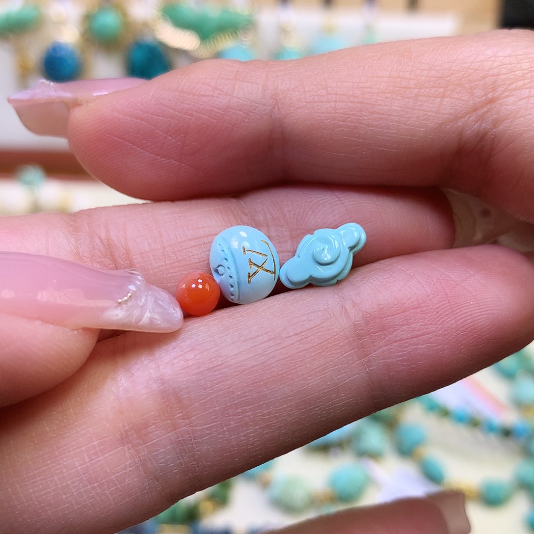 南红玛瑙配饰未镶嵌