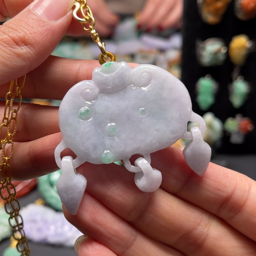 翡翠颈饰未镶嵌vvhgghggjhhhhhjh