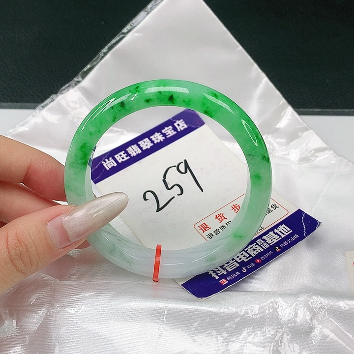 翡翠未镶嵌手镯翡翠12