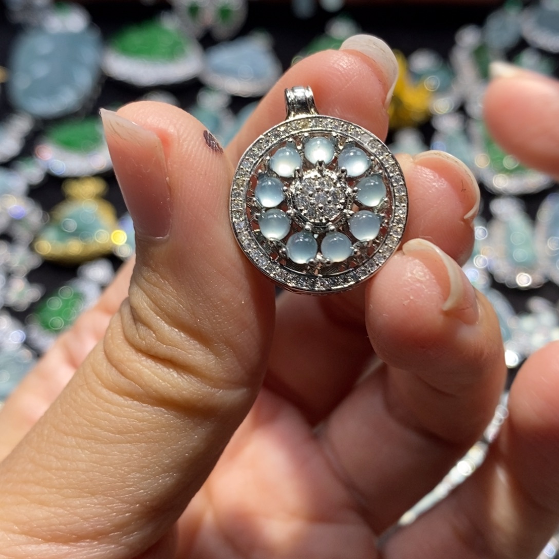 翡翠未镶嵌颈饰翡翠