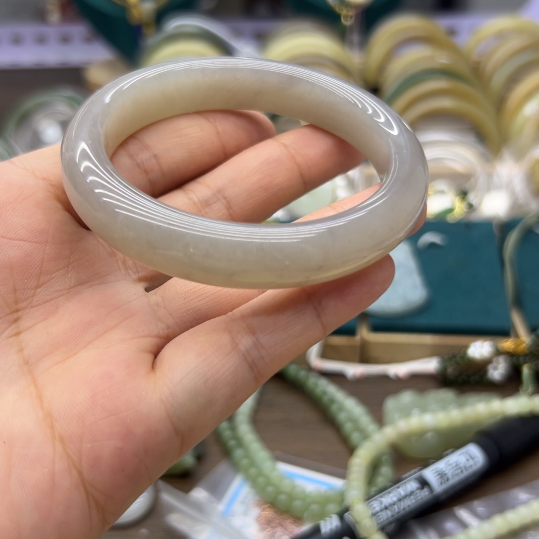 和田玉手镯未镶嵌梦****?58.8圈围164