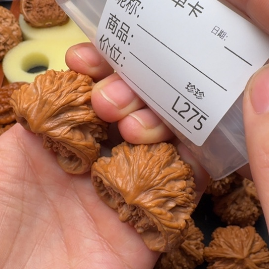 欧***阳桃核把件40 至尊虎聚宝盆