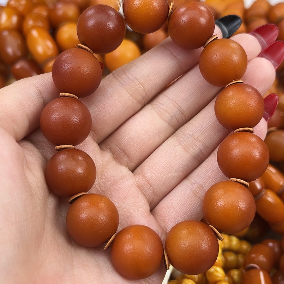 琥珀颈饰未镶嵌蜜蜡