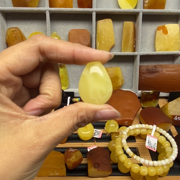 琥珀未镶嵌裸石原石