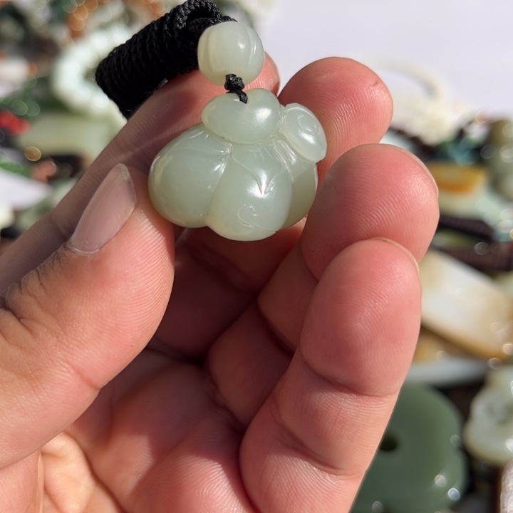 和田玉颈饰未镶嵌