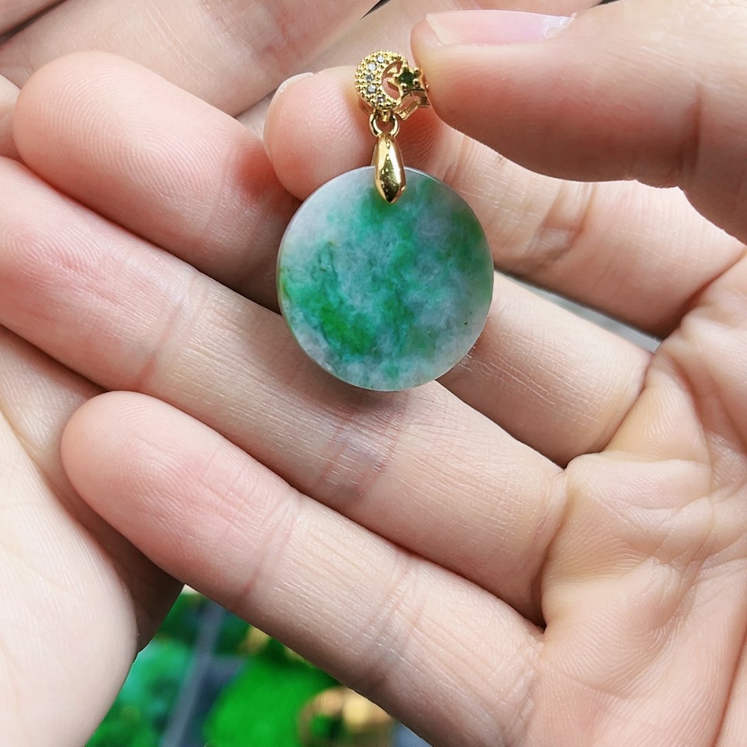 翡翠颈饰未镶嵌吊坠