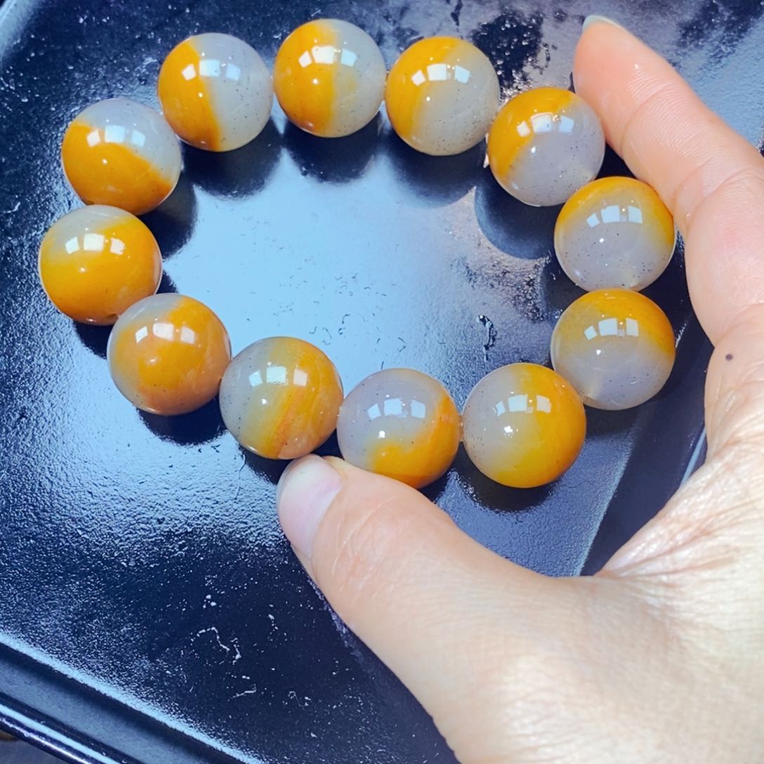 未镶嵌石英质玉（黄龙玉）颈饰