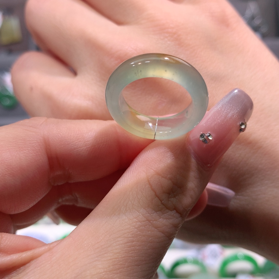 翡翠戒指未镶嵌翡翠