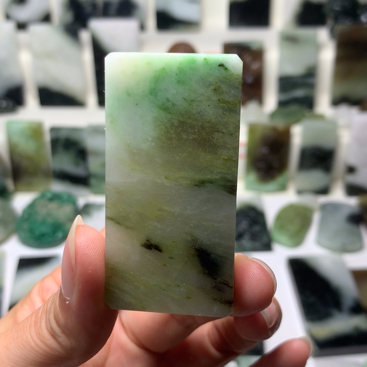 独山玉未镶嵌颈饰