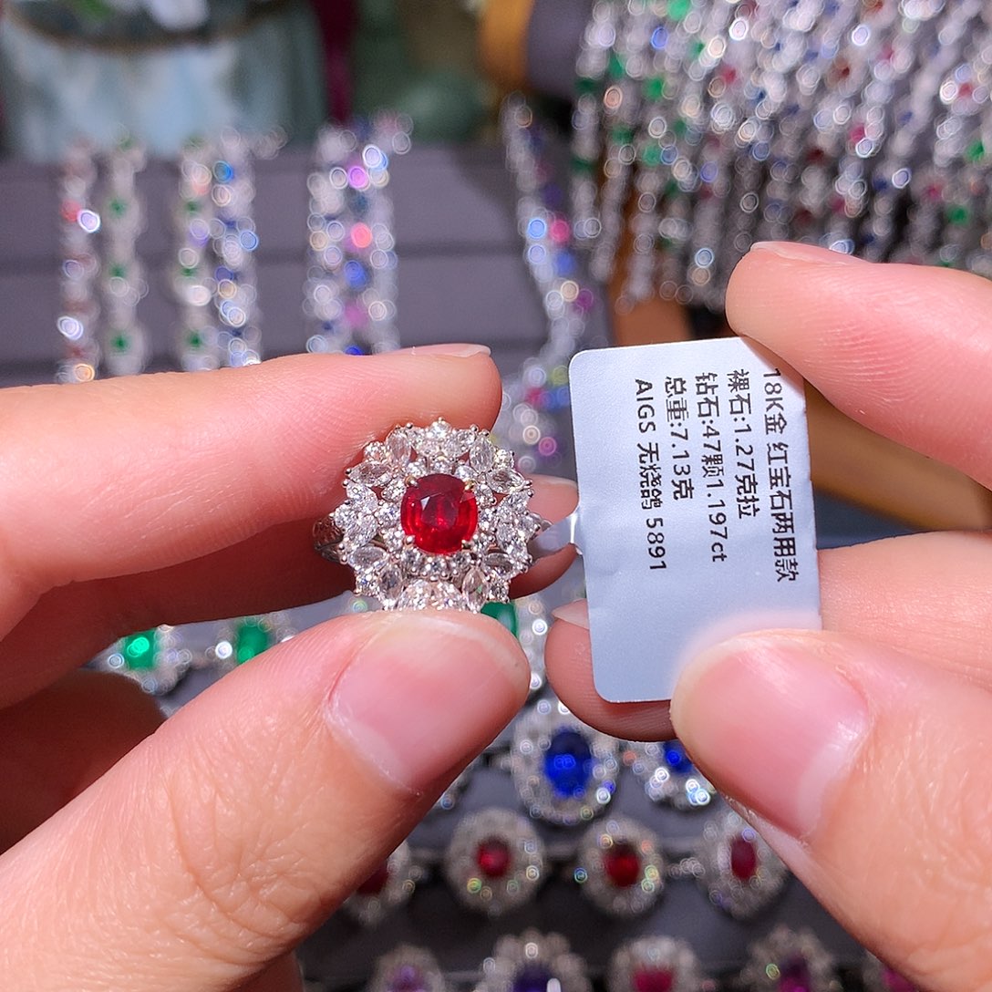 戒指18K金镶嵌红宝石