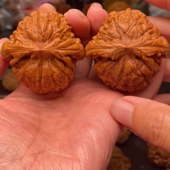 桃核吊坠李*痕龙鼎狮子