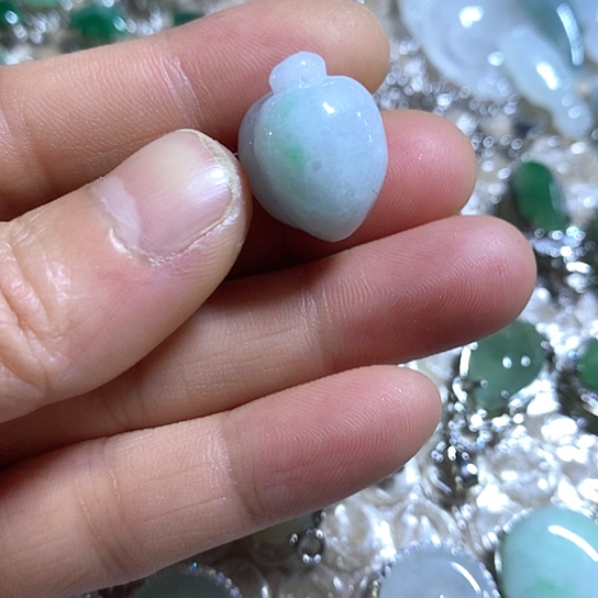 翡翠未镶嵌颈饰吊坠