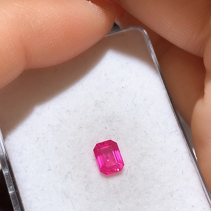 裸石未镶嵌尖晶石莲花色马亨盖尖晶石吉尔德证书0.975克拉