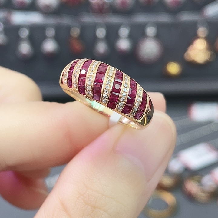 18K金镶嵌戒指红宝石2.20克拉