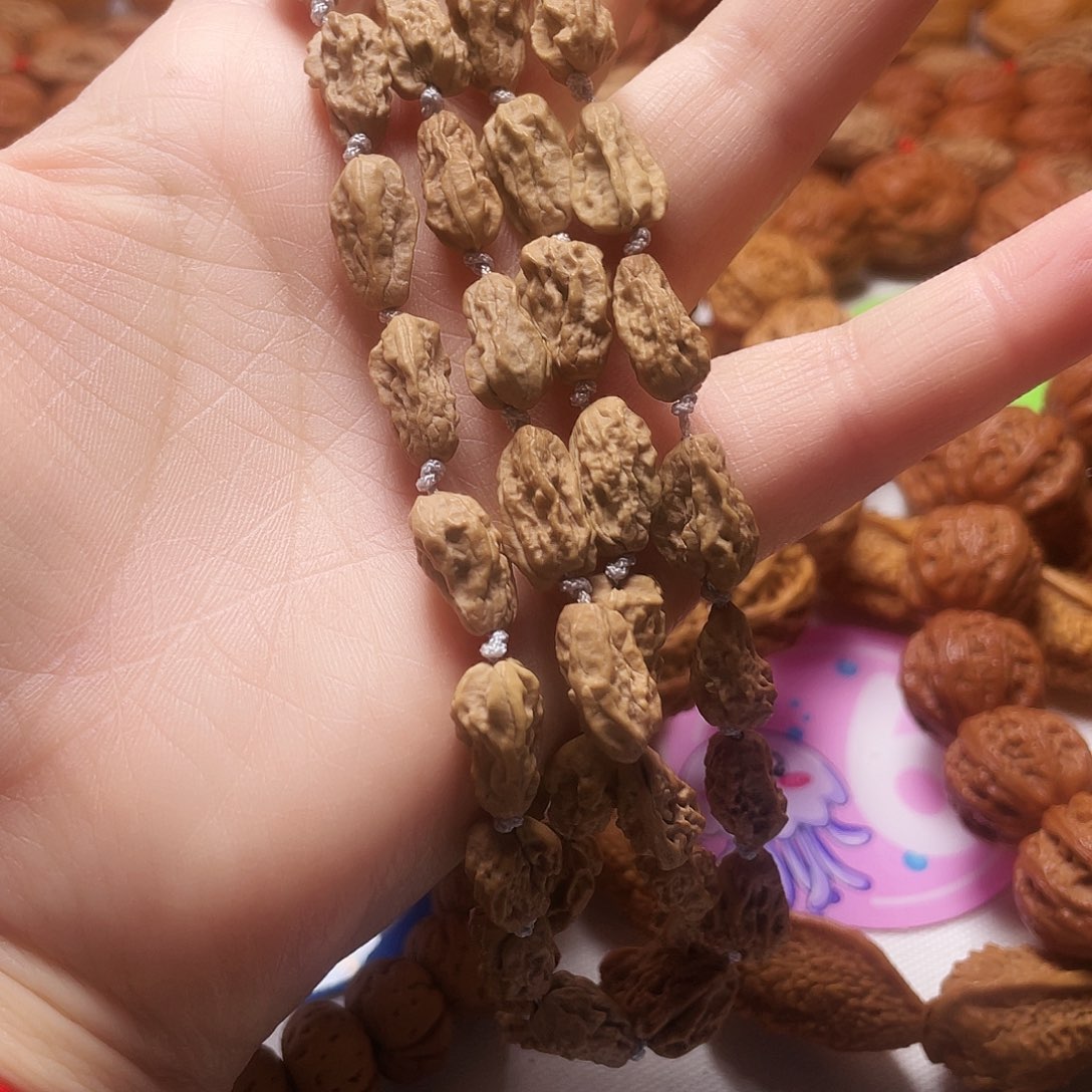 王***文玩核桃吊坠异型