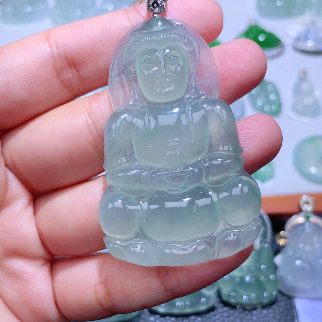 颈饰18K金镶嵌翡翠观音