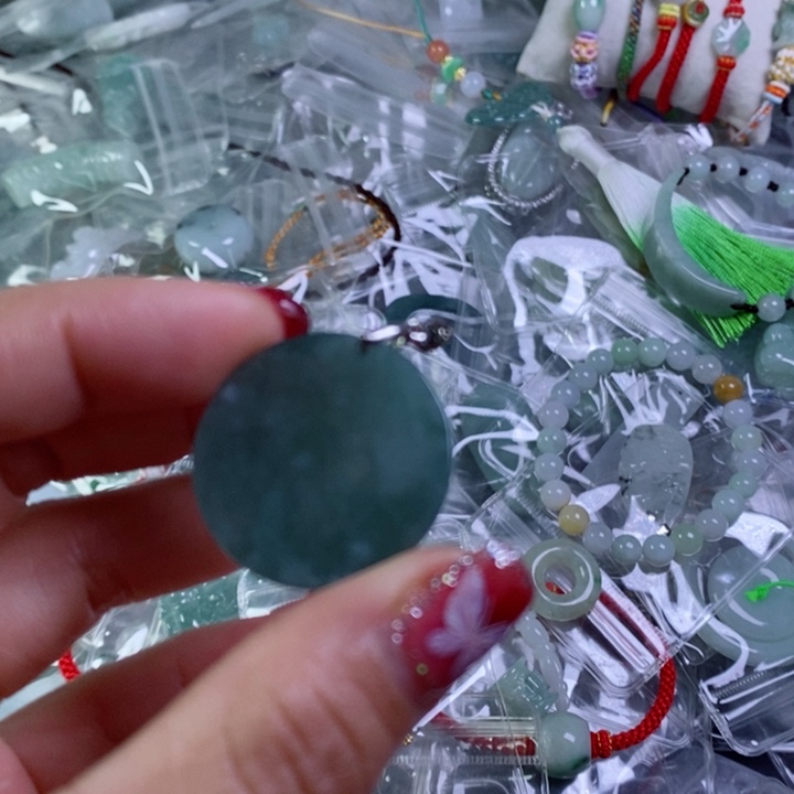 翡翠颈饰未镶嵌吊坠