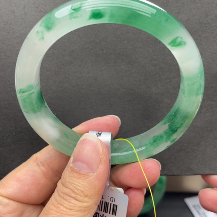 带***瑰石英质玉未镶嵌手镯