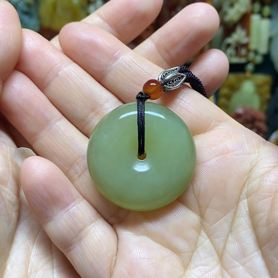 岫玉未镶嵌吊坠(赠链)