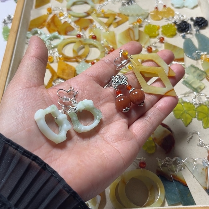 蛇纹石玉合金耳饰