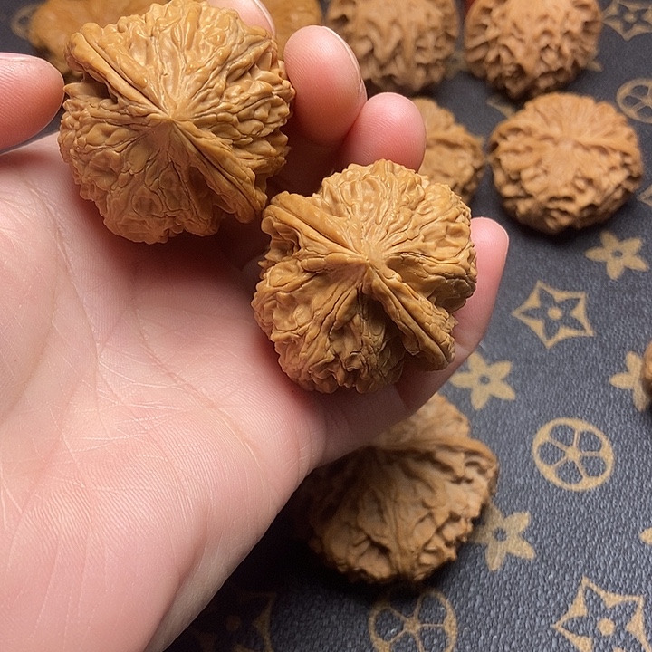 把件文玩核桃大沽石