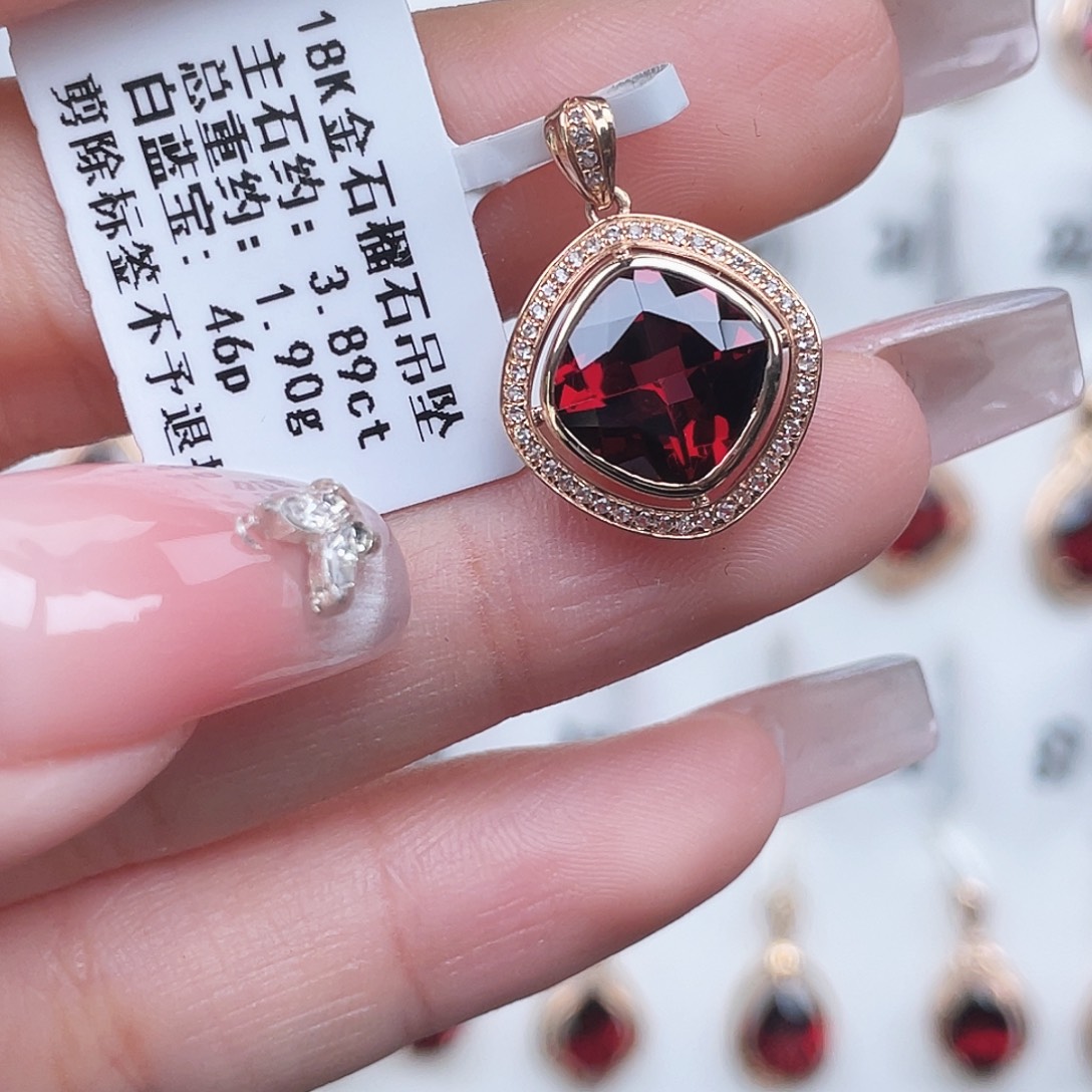 戒指18K金镶嵌石榴石