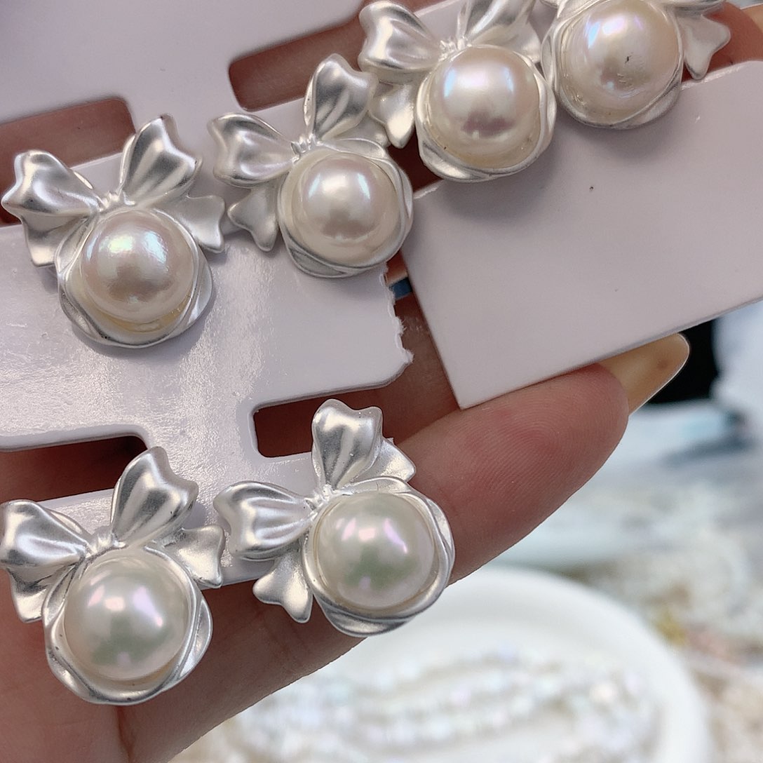 银S925镶嵌耳饰淡水珍珠白色在逃