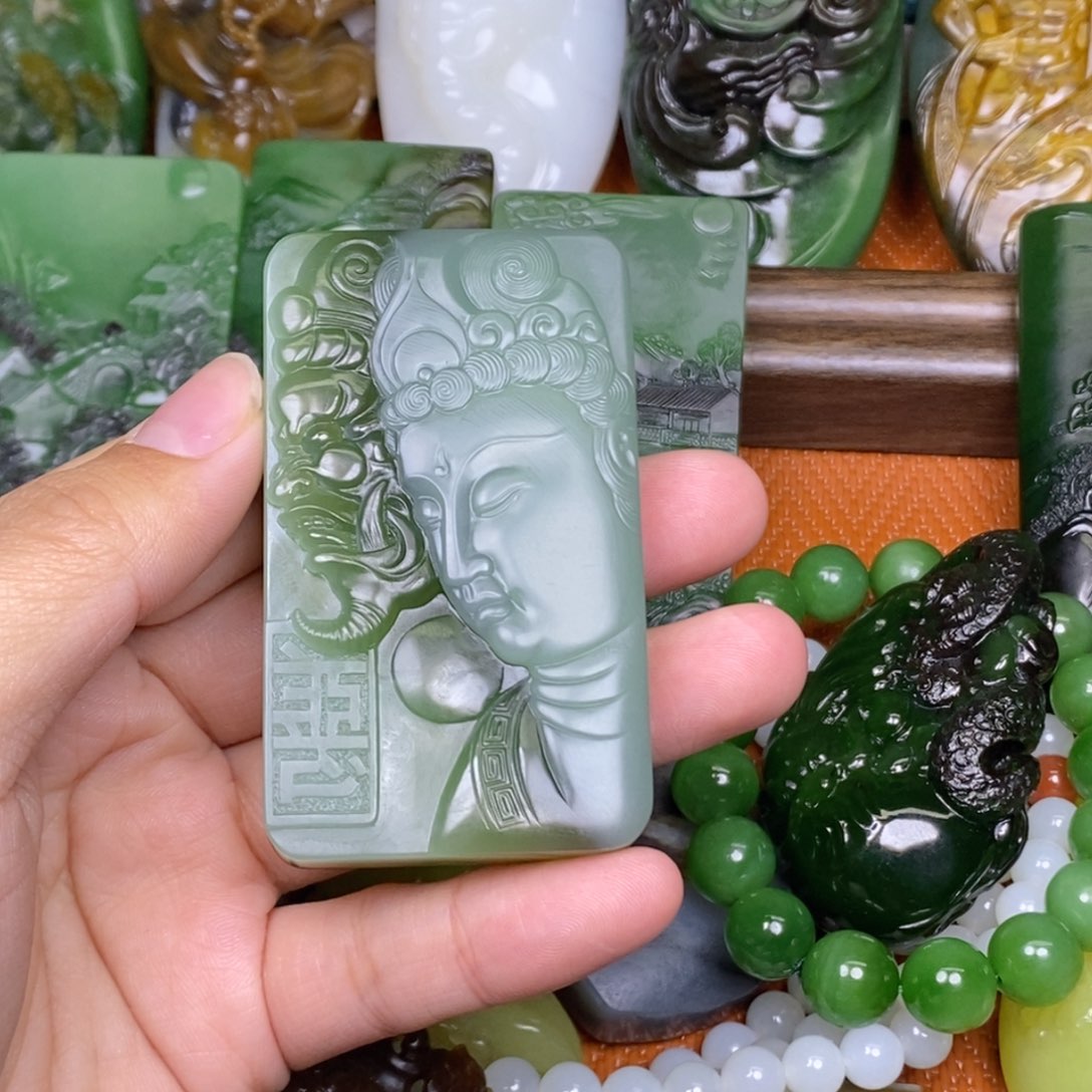 济***收和田玉未镶嵌颈饰