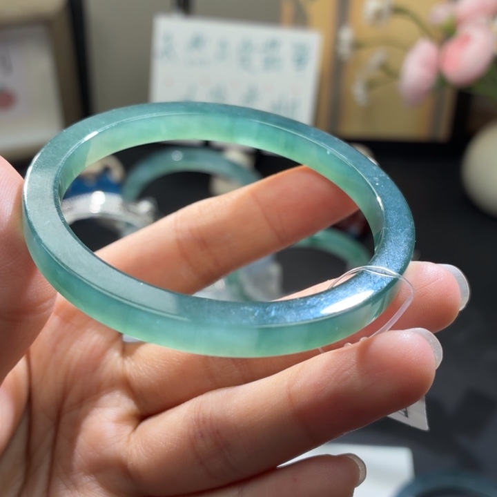 翡翠未镶嵌手镯冰蓝绿