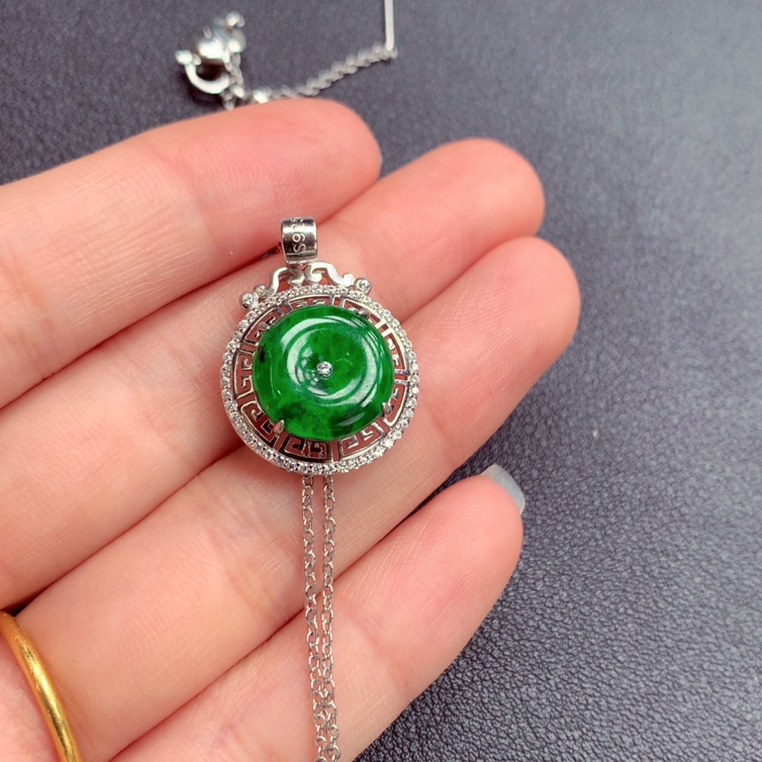 翡翠手镯未镶嵌缅甸翡翠