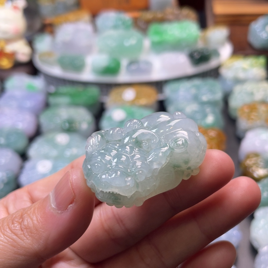 翡翠未镶嵌颈饰貔貅