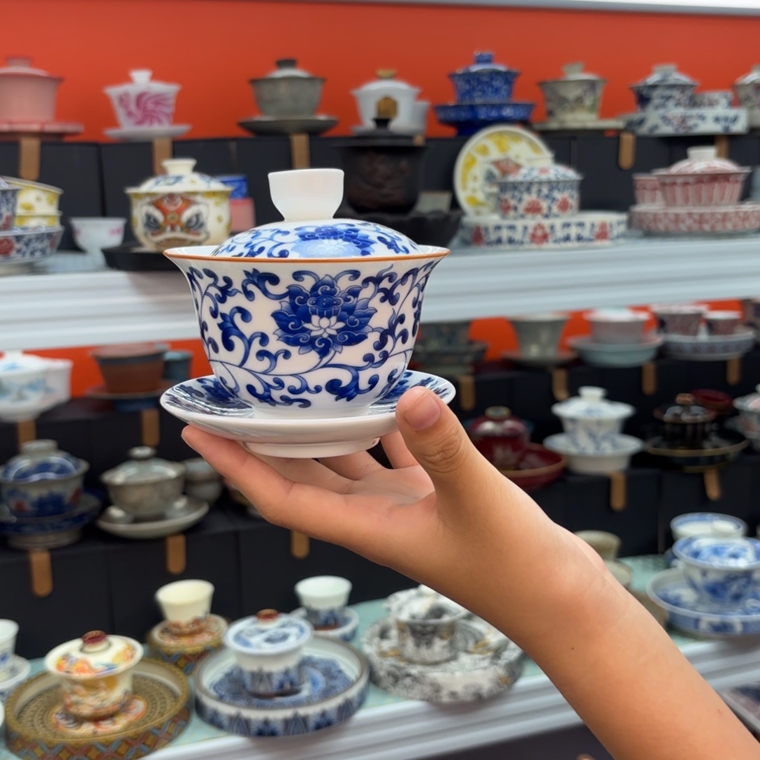 茶具是指由两块金属悬停