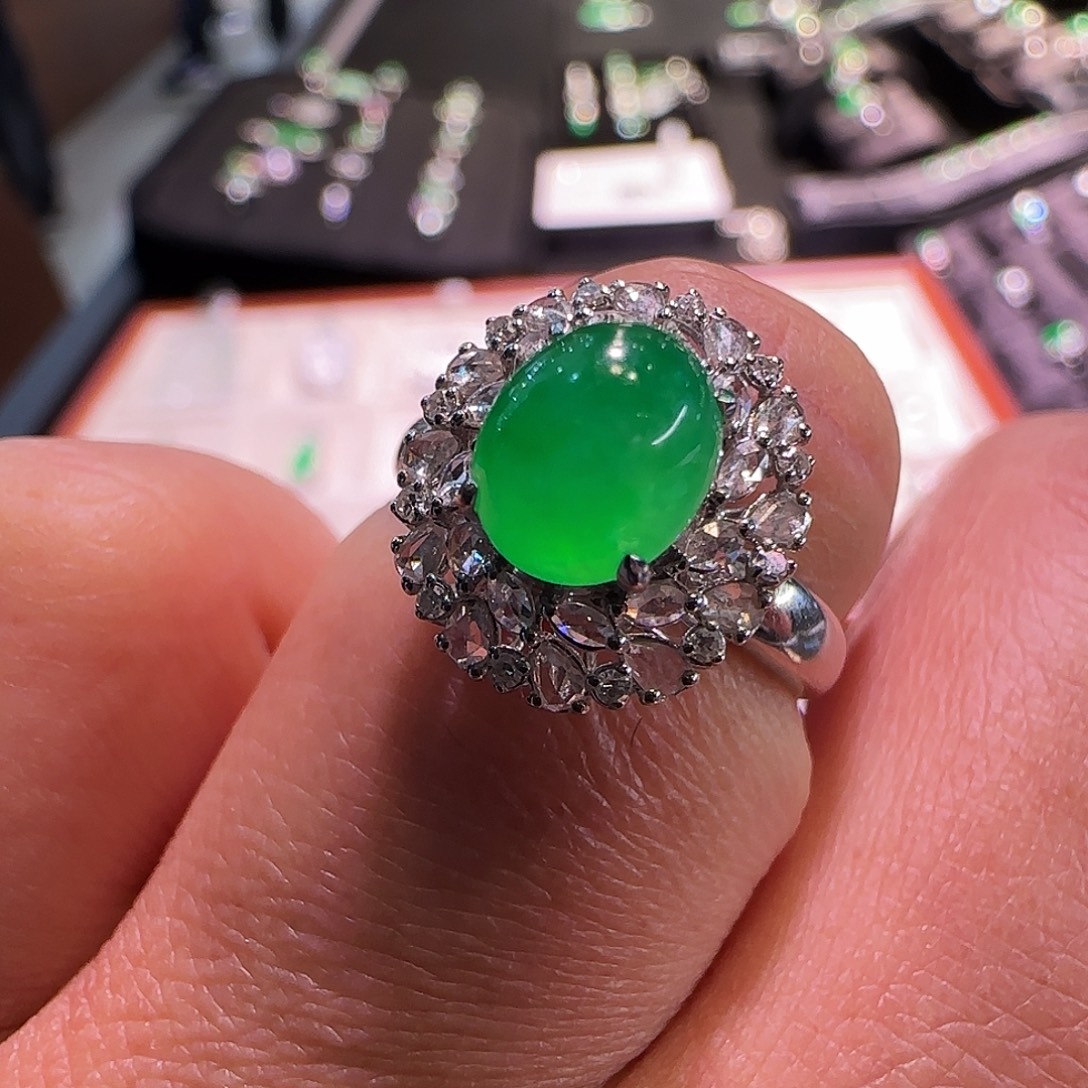 翡翠18K金镶嵌戒指